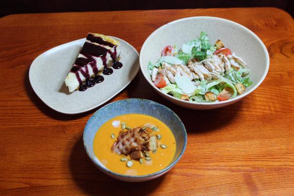 Meniu Pranz(Supa Crema de Legume 200g, Salata Caesar cu Piept de Curcan 300g, Cheesecake 100g)